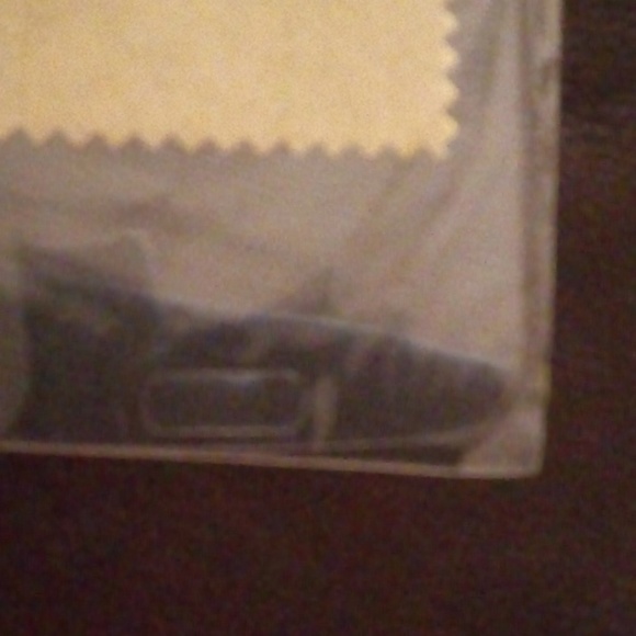 Cell Phone Screen Protector & Cloth - Picture 3 of 5